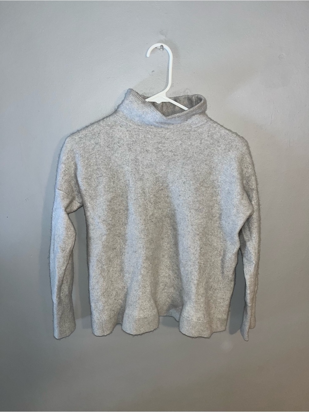 Free cashmere people mock neck